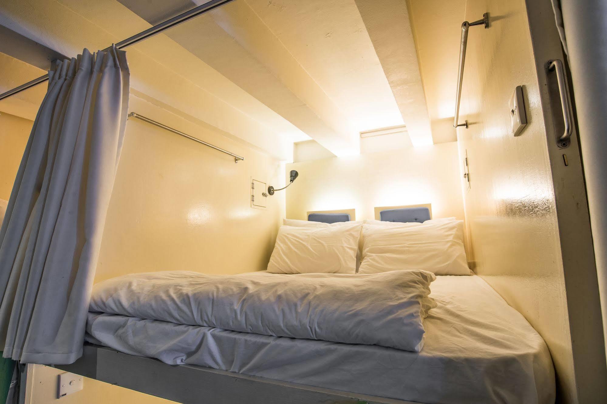 Draper Startup House For Entrepreneurs Kapselhotel *