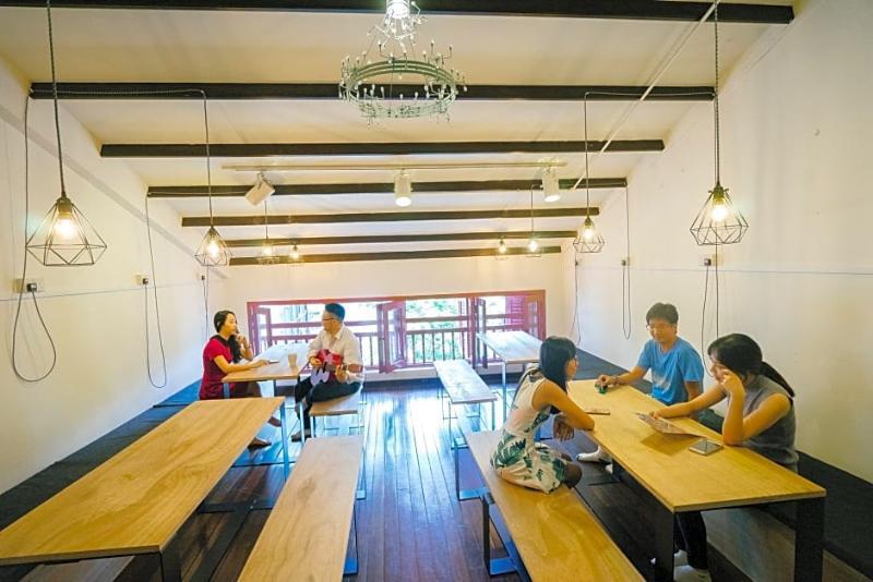 Kapselhotel Draper Startup House For Entrepreneurs *